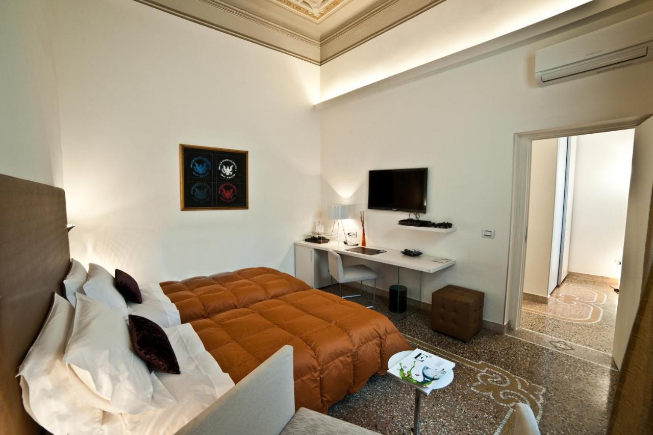 Town House Cavour Bed and Breakfast Ρέτζιο ντι Καλάμπρια Δωμάτιο φωτογραφία